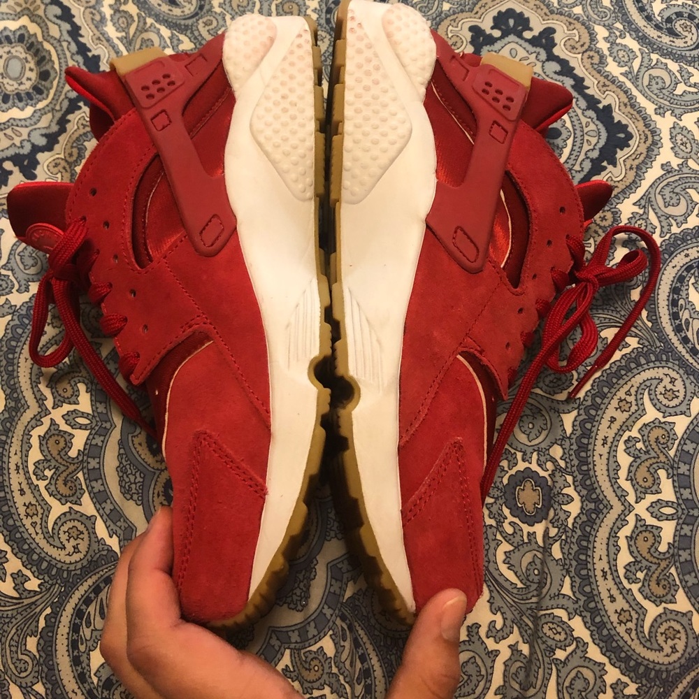 Red Nike Huarache